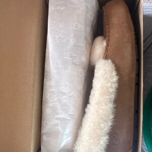 Women’s Dakota Spill Seam Ugg slippers